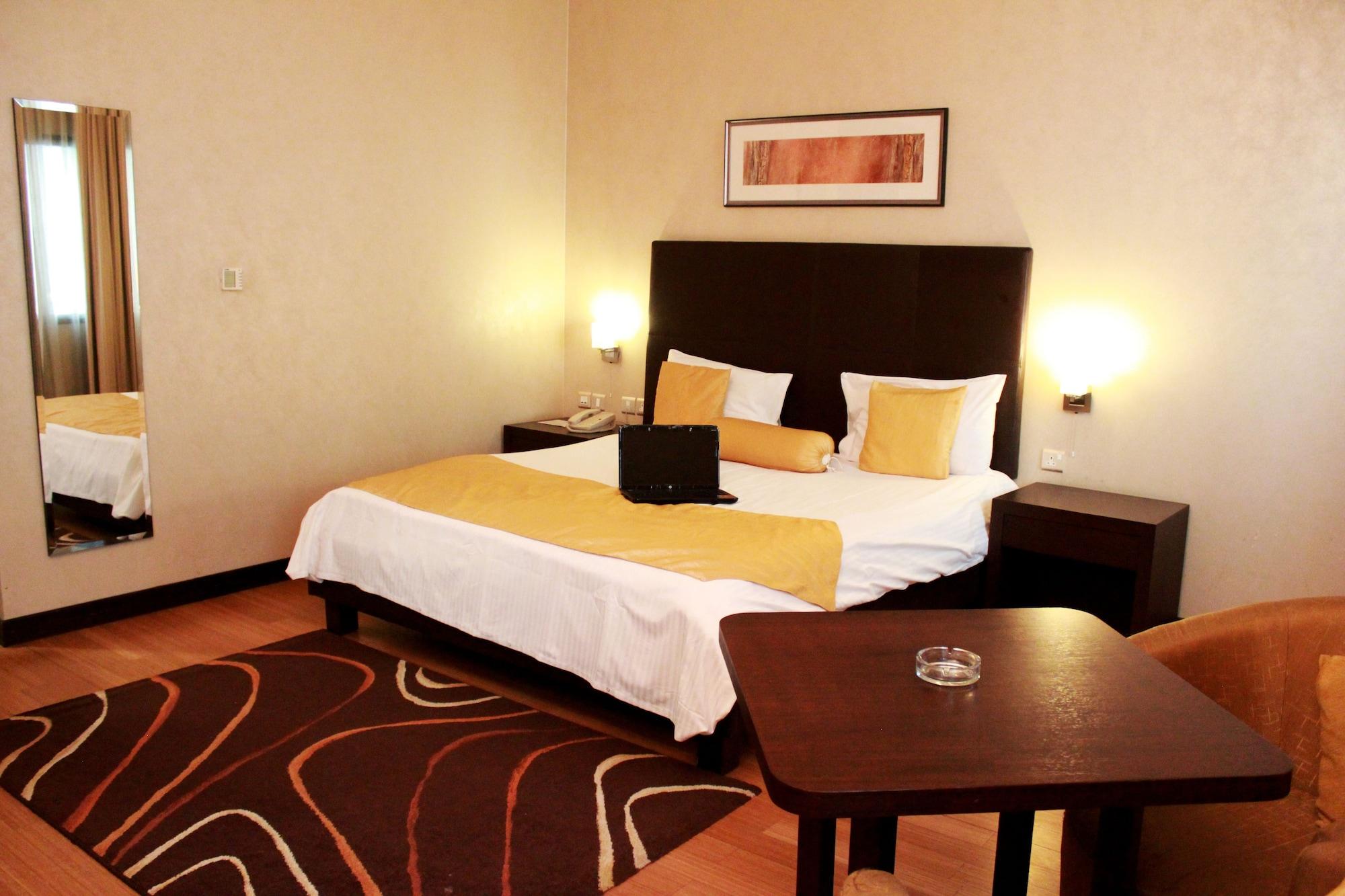 Tulip Creek Hotel Apartments Dubai Exterior foto