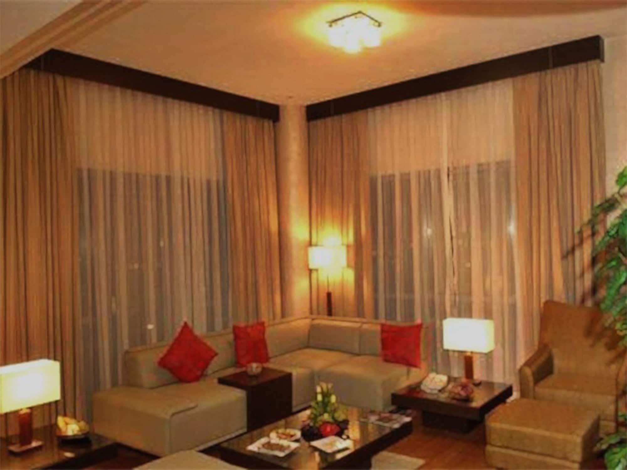 Tulip Creek Hotel Apartments Dubai Exterior foto