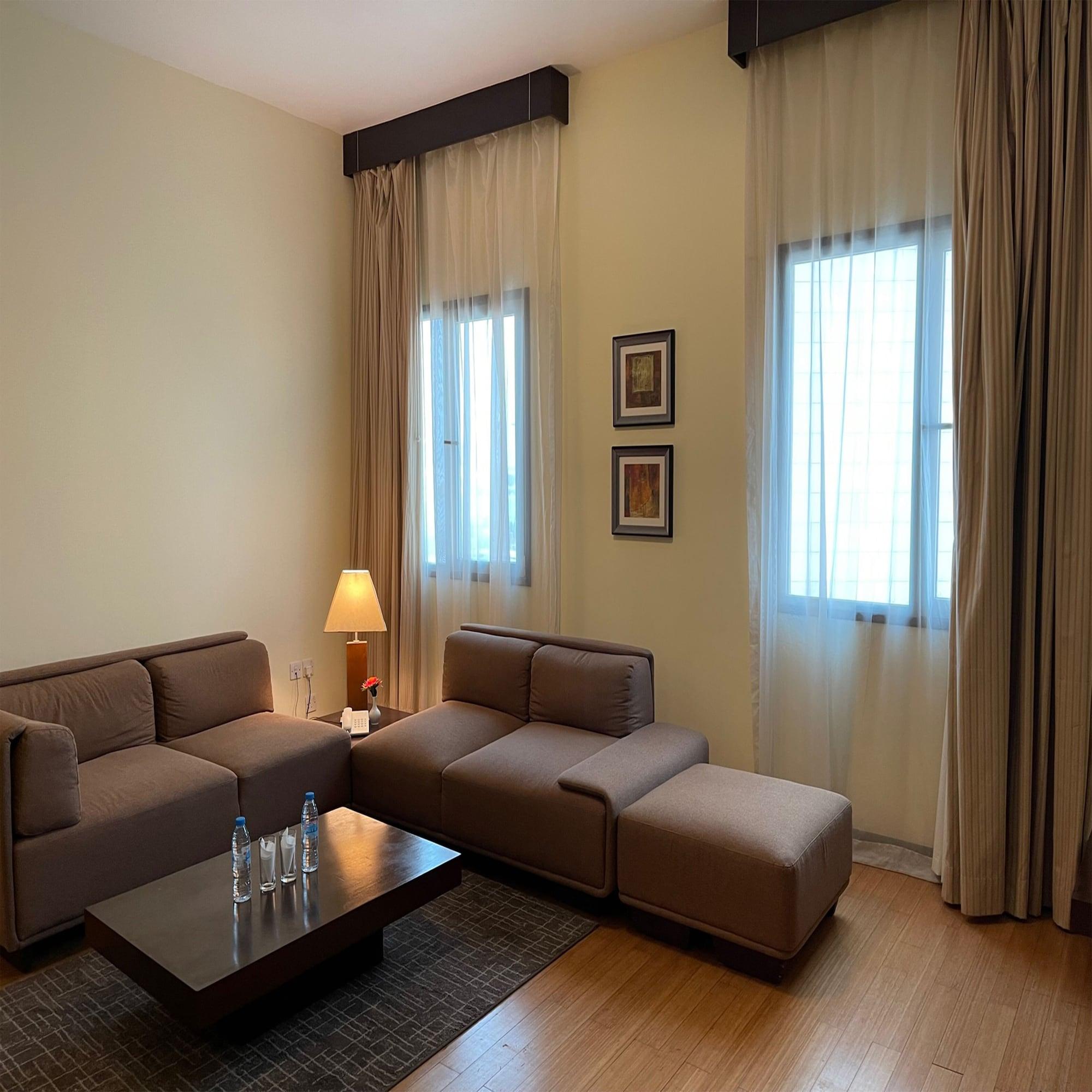 Tulip Creek Hotel Apartments Dubai Exterior foto
